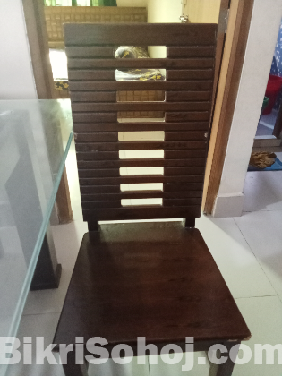 ডাইনিং টেবিল